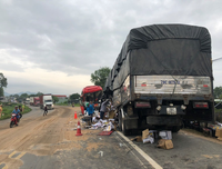 Hiện trường vụ tai nạn nghiêm trọng giữa xe khách và xe tải ở Bình Thuận