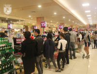 [ẢNH] Người dân thực hiện cách ly toàn xã hội trong tâm lí tự tin chiến thắng Covid-19