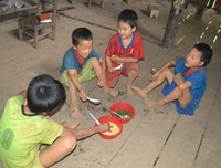 Cuộc sống đói nghèo trong những gia đình 