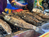 [ẢNH] Ngày vía Thần Tài 2020: Những mặt hàng đắt khách ngoài... vàng