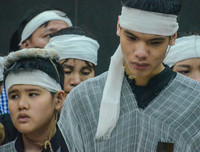 Hai con trai khóc ngất trong đám tang người mẹ lao công bị xe ‘điên’ đâm tử vong