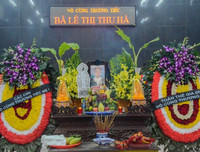 Hai con trai khóc ngất trong đám tang người mẹ lao công bị xe ‘điên’ đâm tử vong