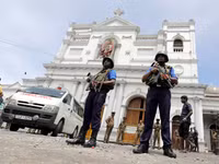 [ẢNH] Thảm kịch đánh bom ngày Phục Sinh ở Sri Lanka, khiến hàng trăm người thương vong