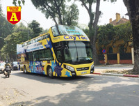 [ẢNH] Đường phố Hà Nội vắng hoe, người dân chống nắng kín mít vẫn ngại ra đường