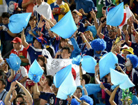 [ẢNH] Từ khán đài World Cup, người Nhật Bản lại khiến toàn thế giới kinh ngạc và ngả mũ