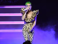 [ẢNH] Những trang phục đẳng cấp của NTK Công Trí tỏa sáng cùng sao ngoại