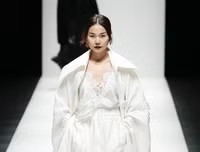 [ẢNH] Những trang phục đẳng cấp của NTK Công Trí tỏa sáng cùng sao ngoại