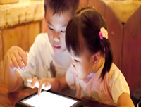 Những nguy hại không ngờ từ việc trẻ tiếp xúc với Internet quá sớm