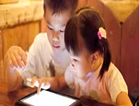 Những nguy hại không ngờ từ việc trẻ tiếp xúc với Internet quá sớm