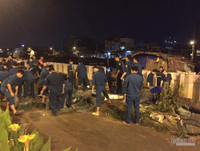 [ẢNH] TP.HCM: Triều cường dâng gây vỡ bờ bao, nước 