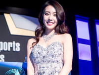 [ẢNH] Vợ kém 17 tuổi của tài tử 