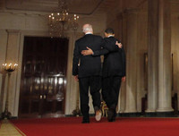 [ẢNH] Tình bạn đáng ngưỡng mộ giữa Cựu Tổng thống Mỹ Barack Obama và ứng viên Tổng thống Joe Biden