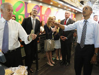 [ẢNH] Tình bạn đáng ngưỡng mộ giữa Cựu Tổng thống Mỹ Barack Obama và ứng viên Tổng thống Joe Biden