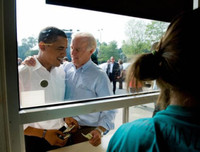 [ẢNH] Tình bạn đáng ngưỡng mộ giữa Cựu Tổng thống Mỹ Barack Obama và ứng viên Tổng thống Joe Biden