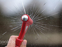 [ẢNH] Cách thoát chết trong gang tấc khi ô tô lao xuống nước