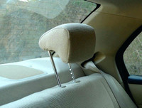 [ẢNH] Cách thoát chết trong gang tấc khi ô tô lao xuống nước