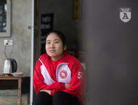 [ẢNH] Nụ cười lạc quan của nữ sinh Ngoại Thương trước cái Tết 