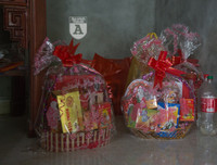 [ẢNH] Nụ cười lạc quan của nữ sinh Ngoại Thương trước cái Tết 