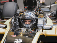 [ẢNH] Tay đua nữ Ả-Rập Saudi sau vô lăng của 