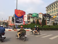 [ẢNH] Cờ đỏ sao vàng, biểu ngữ rợp trời Hà Nội mừng các ngày Lễ lịch sử của đất nước