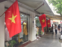 [ẢNH] Cờ đỏ sao vàng, biểu ngữ rợp trời Hà Nội mừng các ngày Lễ lịch sử của đất nước