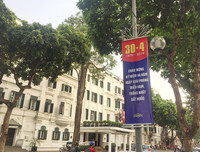 [ẢNH] Cờ đỏ sao vàng, biểu ngữ rợp trời Hà Nội mừng các ngày Lễ lịch sử của đất nước