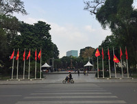 [ẢNH] Cờ đỏ sao vàng, biểu ngữ rợp trời Hà Nội mừng các ngày Lễ lịch sử của đất nước