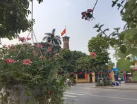 [ẢNH] Cờ đỏ sao vàng, biểu ngữ rợp trời Hà Nội mừng các ngày Lễ lịch sử của đất nước