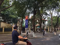 [ẢNH] Cờ đỏ sao vàng, biểu ngữ rợp trời Hà Nội mừng các ngày Lễ lịch sử của đất nước