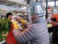 [ẢNH] Những đồ bảo hộ chống virus corona ‘cực dị’