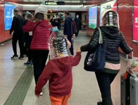 [ẢNH] Những đồ bảo hộ chống virus corona ‘cực dị’