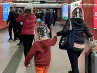 [ẢNH] Những đồ bảo hộ chống virus corona ‘cực dị’