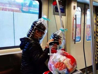 [ẢNH] Những đồ bảo hộ chống virus corona ‘cực dị’