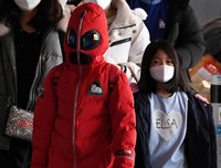 [ẢNH] Những đồ bảo hộ chống virus corona ‘cực dị’