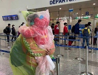 [ẢNH] Những đồ bảo hộ chống virus corona ‘cực dị’