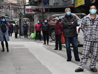 [ẢNH] Người dân thế giới giữ khoảng cách nơi công cộng trong dịch Covid-19