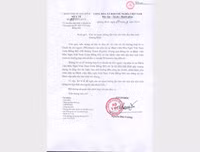 [ẢNH] Vụ người lạ bôi mặt, cầm đầu gà ăn xin: Cảnh giác những trò bịa đặt xấu xí