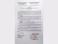 [ẢNH] Vụ người lạ bôi mặt, cầm đầu gà ăn xin: Cảnh giác những trò bịa đặt xấu xí