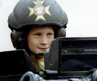 [ẢNH] Những khuôn hình ngày nhỏ cực hiếm của hoàng tử Anh Harry