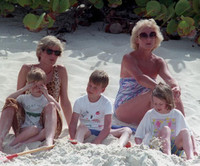 [ẢNH] Những khuôn hình ngày nhỏ cực hiếm của hoàng tử Anh Harry