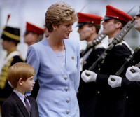 [ẢNH] Những khuôn hình ngày nhỏ cực hiếm của hoàng tử Anh Harry