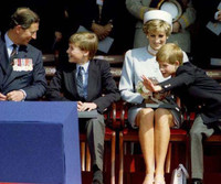 [ẢNH] Những khuôn hình ngày nhỏ cực hiếm của hoàng tử Anh Harry