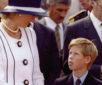 [ẢNH] Những khuôn hình ngày nhỏ cực hiếm của hoàng tử Anh Harry