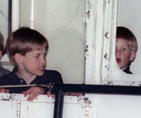 [ẢNH] Những khuôn hình ngày nhỏ cực hiếm của hoàng tử Anh Harry