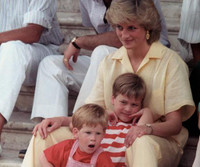 [ẢNH] Những khuôn hình ngày nhỏ cực hiếm của hoàng tử Anh Harry