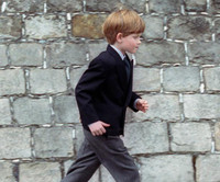 [ẢNH] Những khuôn hình ngày nhỏ cực hiếm của hoàng tử Anh Harry