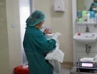 [ẢNH] Khoảng khắc sự sống mới chào đời giữa 