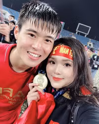[ẢNH] Cận cảnh đám hỏi đẹp như mơ của Trung vệ Duy Mạnh và bạn gái Quỳnh Anh