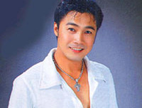 [ẢNH] Lý Hùng: Quý ông giàu có bậc nhất showbiz Việt vẫn lẻ bóng ở độ tuổi U50