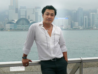 [ẢNH] Lý Hùng: Quý ông giàu có bậc nhất showbiz Việt vẫn lẻ bóng ở độ tuổi U50